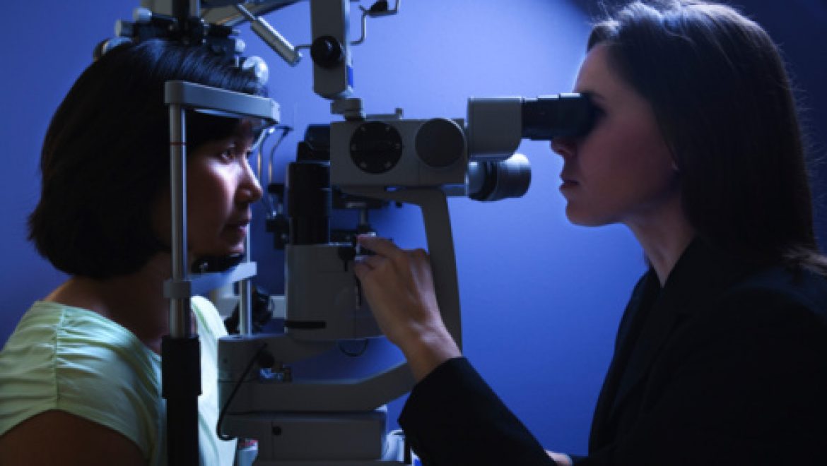 דיון קליני: גבר בן 18 פנה למרפאת עיניים עקב ראיה כפולה ו-proptosis של העין השמאלית