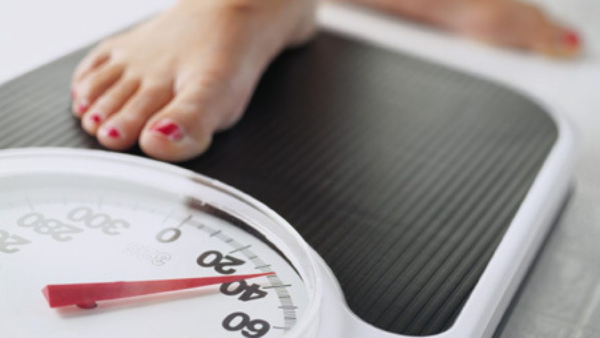 על השינוי במשקל יתר בין תקופת הילדות לבגרות מוקדמת והסיכון ללקות בסוכרת מסוג 2.