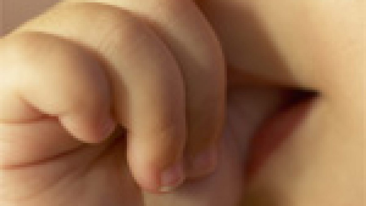 על הקשר בין מציצת האצבע וכסיסת ציפורניים לבין ריגוש אטופי, אסתמה וקדחת השחת, מתוך Pediatrics (שאלת CME)